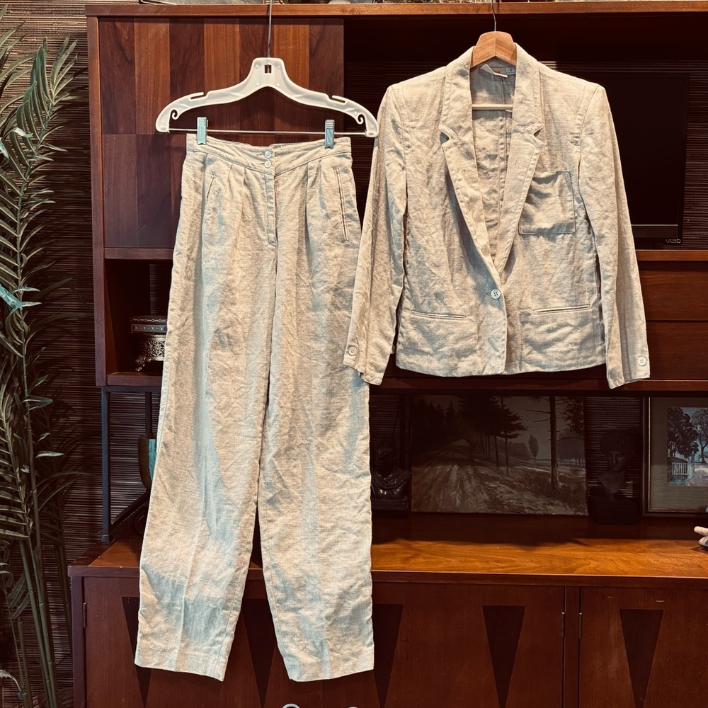 100% linen vintage 80s Liz Claiborne Light Tan jacket Blazer & pants 2 pc suit